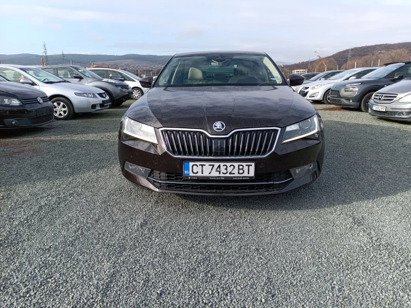 Skoda Superb 2.0 автомат нави седан кожа, снимка 2 - Автомобили и джипове - 53514127