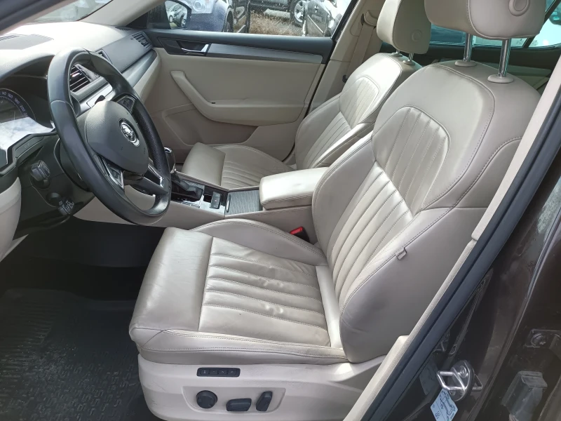 Skoda Superb 2.0 автомат нави седан кожа, снимка 13 - Автомобили и джипове - 53514127