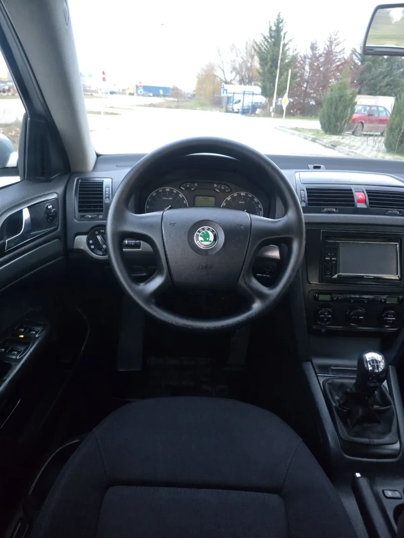 Skoda Octavia 1.9Tdi Климатроник, снимка 8 - Автомобили и джипове - 53574759