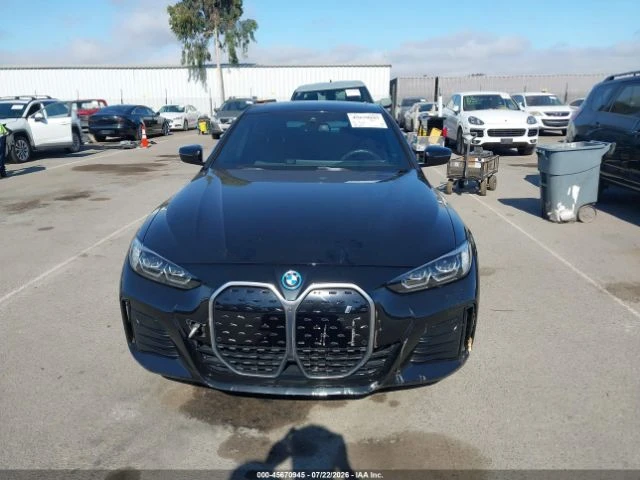 BMW i4 eDrive40* КОЖА* ПОДГРЕВ* HARMAN KARDON* PANO* , снимка 11 - Автомобили и джипове - 55472807