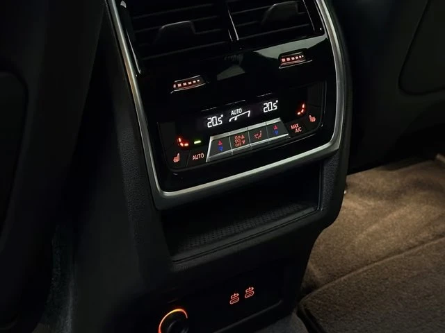 BMW XM 50e xDRIVE/360/HUD/LED/HARMAN KORDON/LASER/PANO, снимка 15 - Автомобили и джипове - 56003166