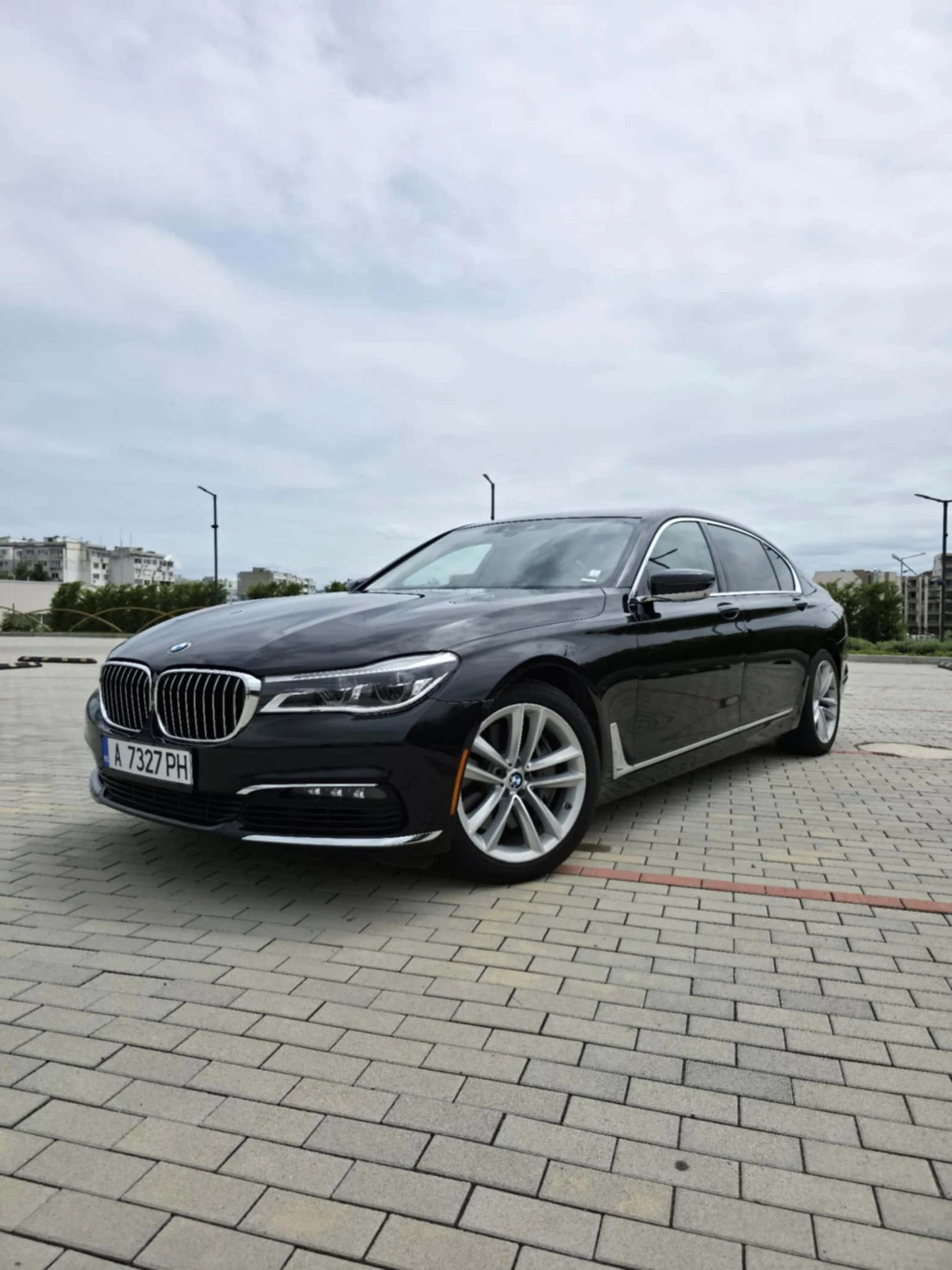 BMW 750, снимка 1