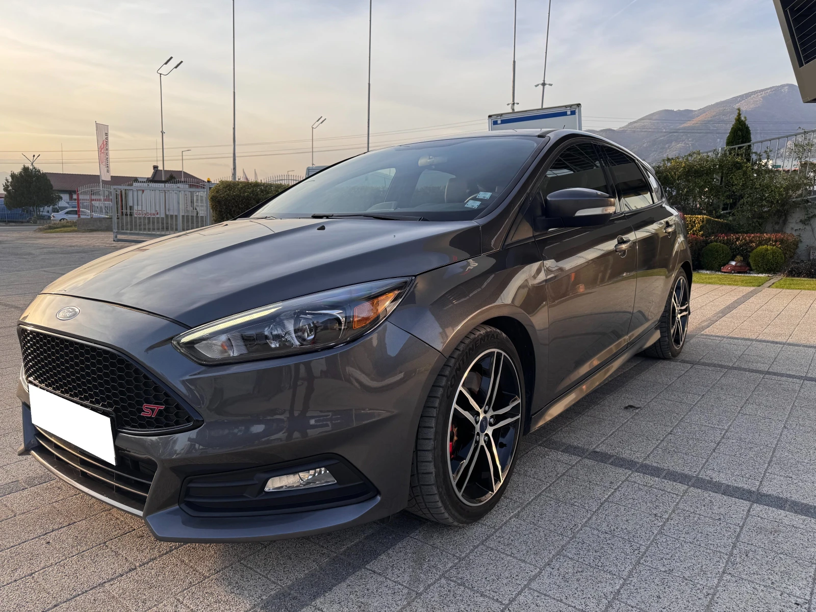 Ford Focus 2.0i ST  - изображение 4