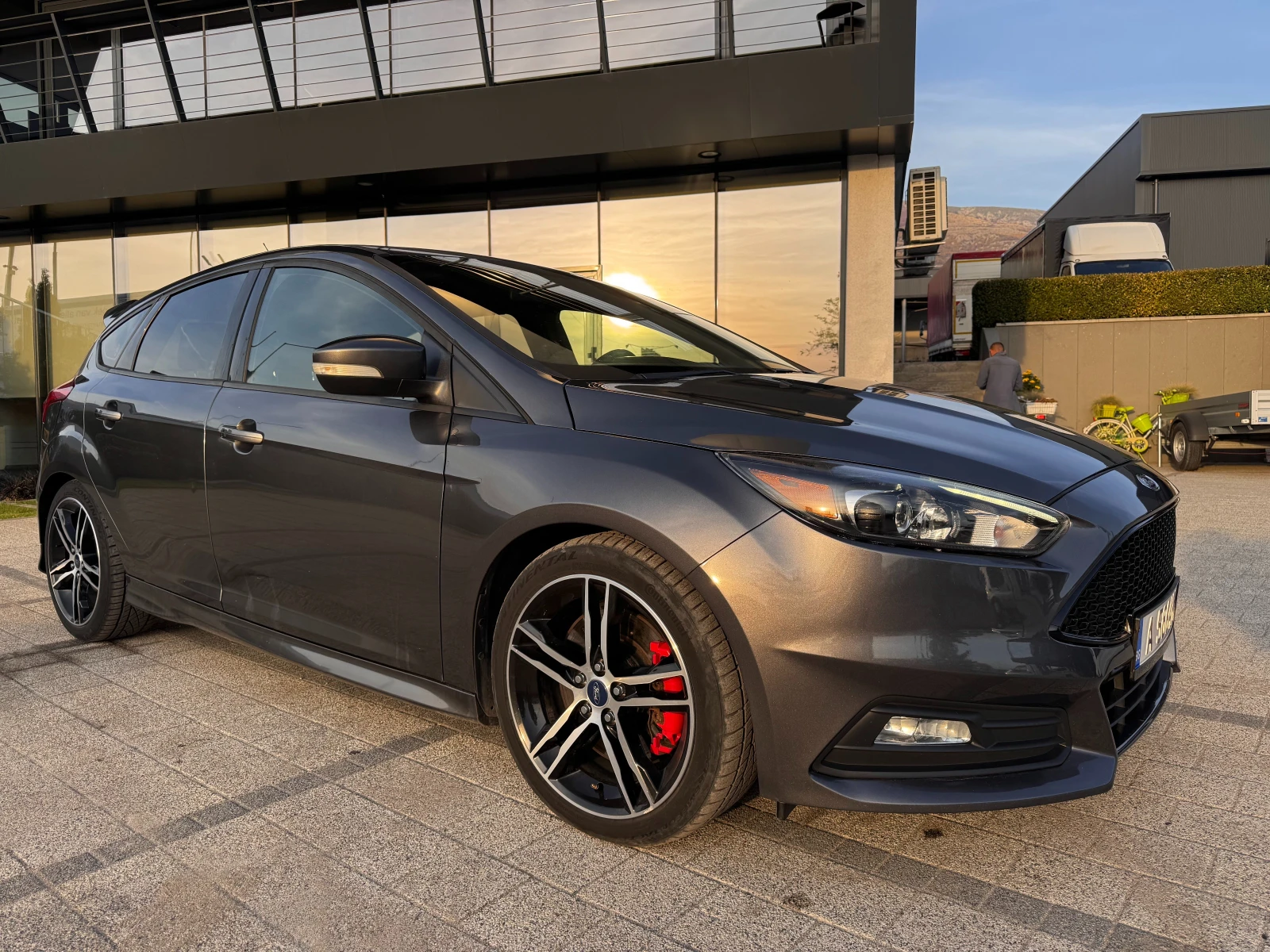 Ford Focus 2.0i ST  - изображение 2