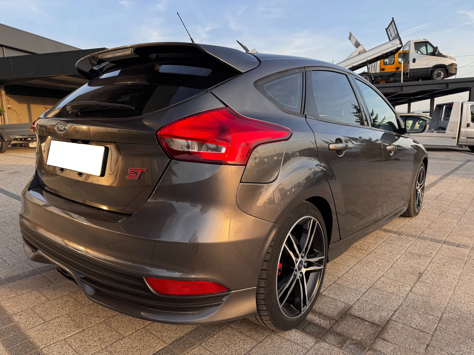 Ford Focus 2.0i ST  - изображение 7