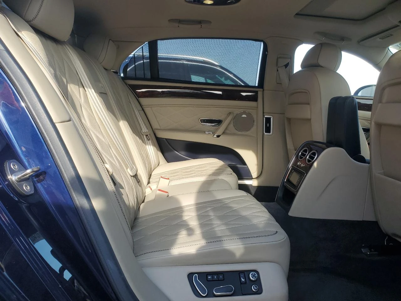 Bentley Flying Spur  - изображение 10