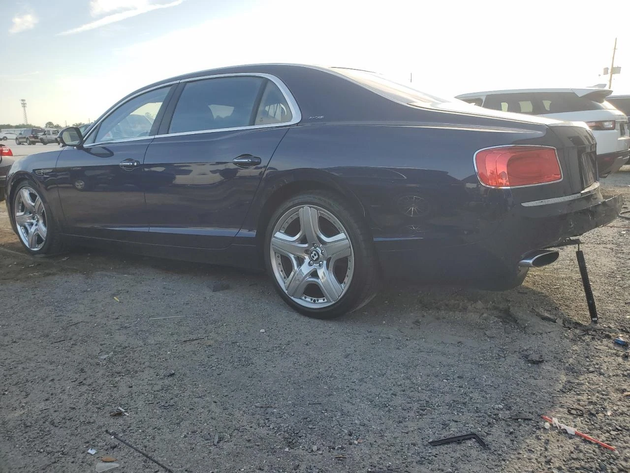 Bentley Flying Spur  - изображение 3