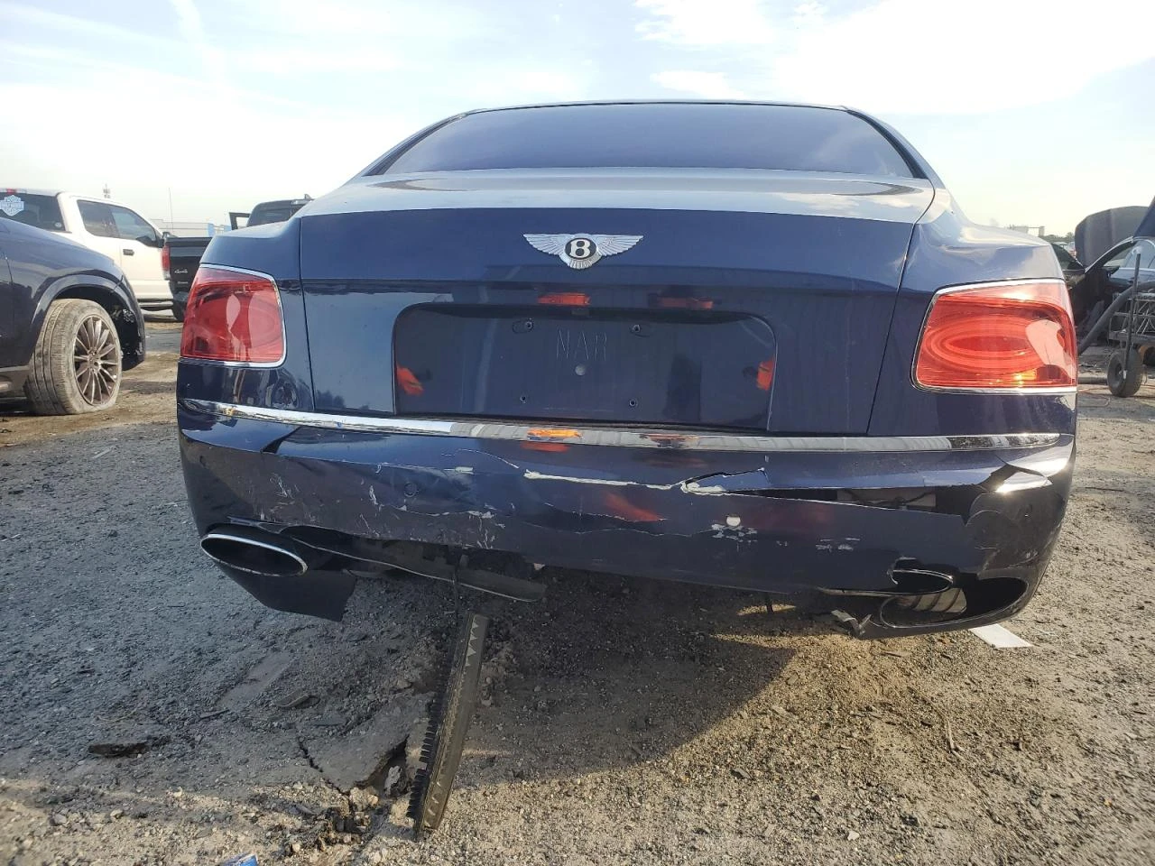 Bentley Flying Spur  - изображение 6