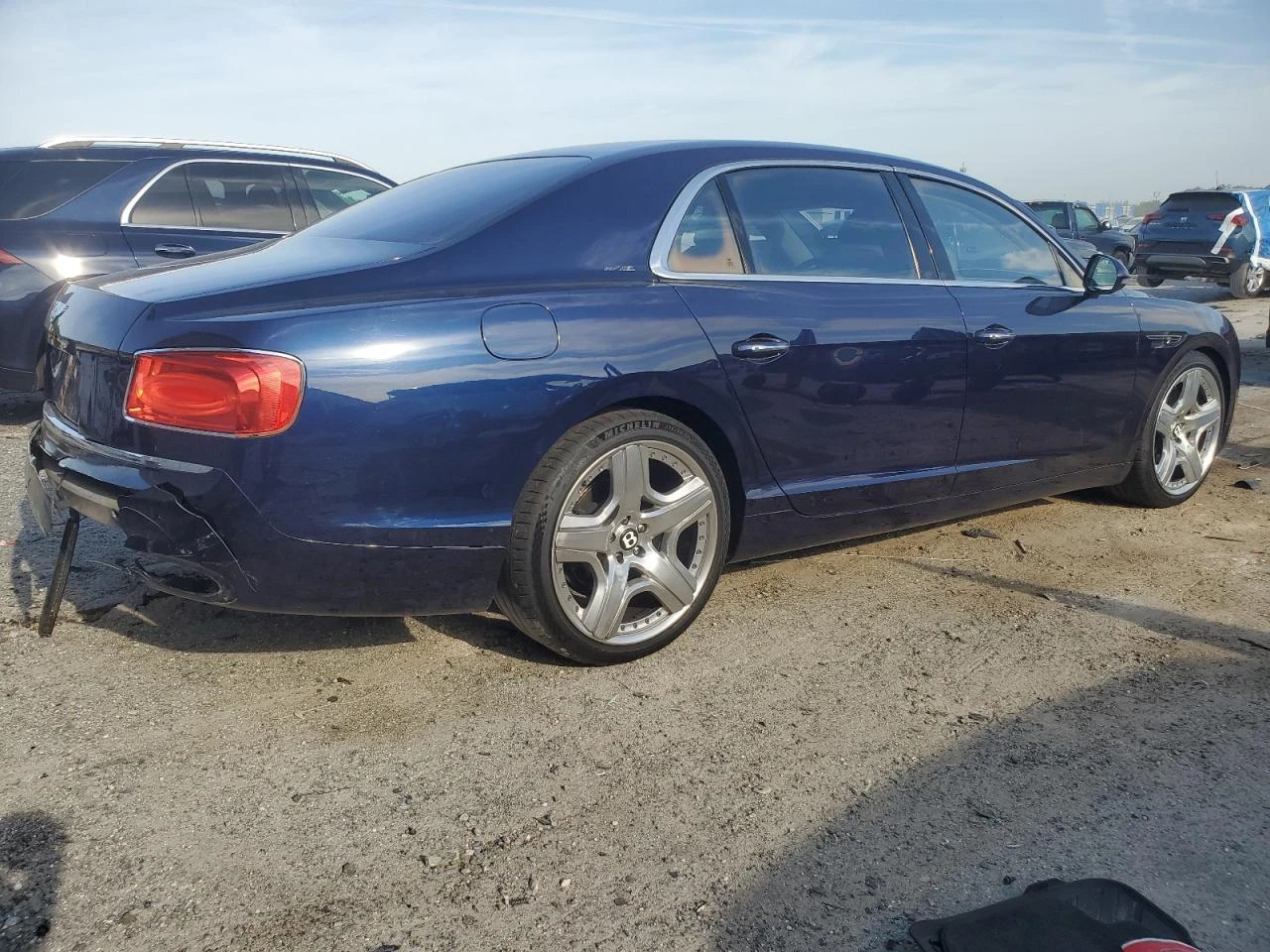 Bentley Flying Spur  - изображение 4