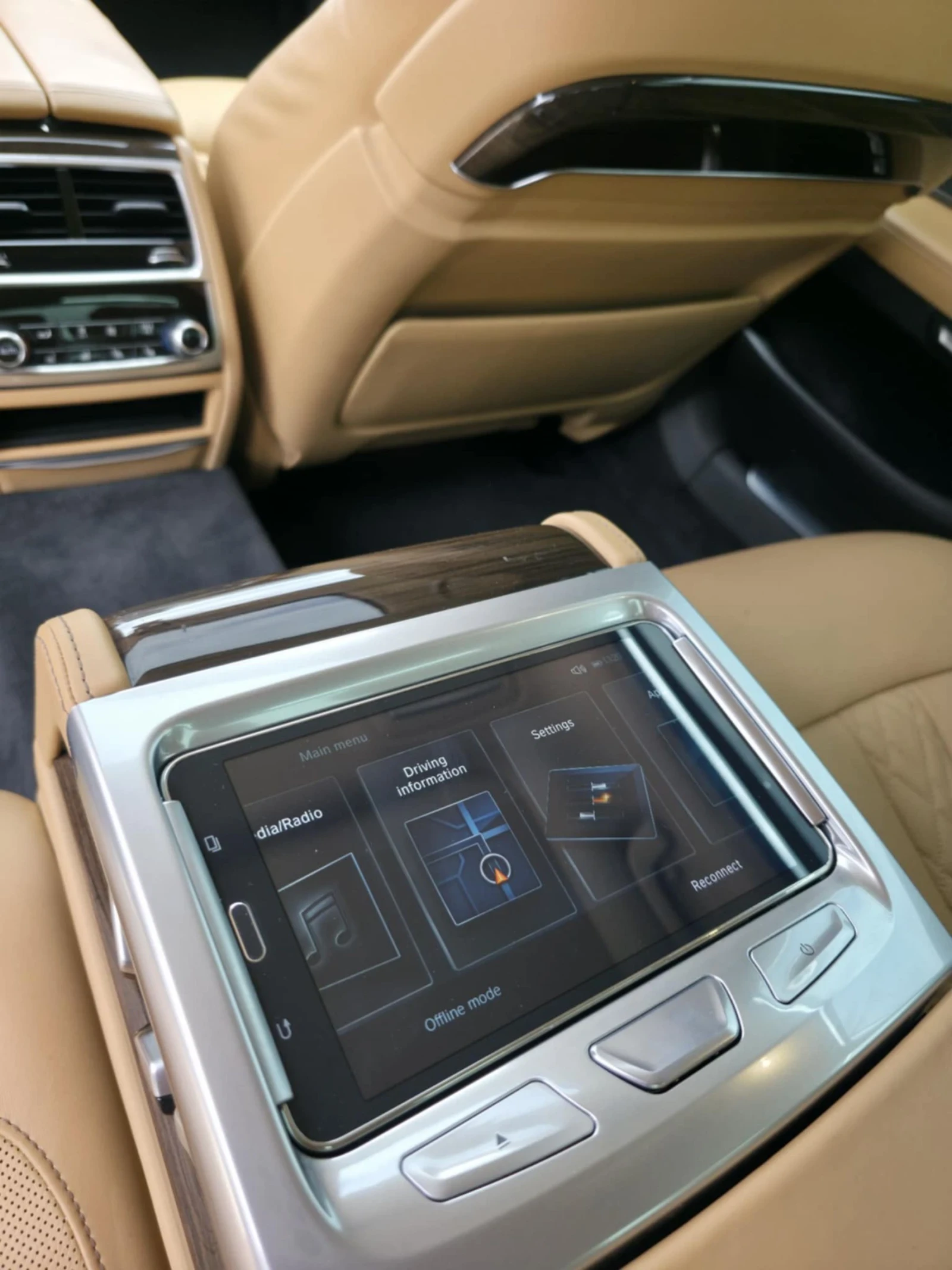 BMW 750  - изображение 10