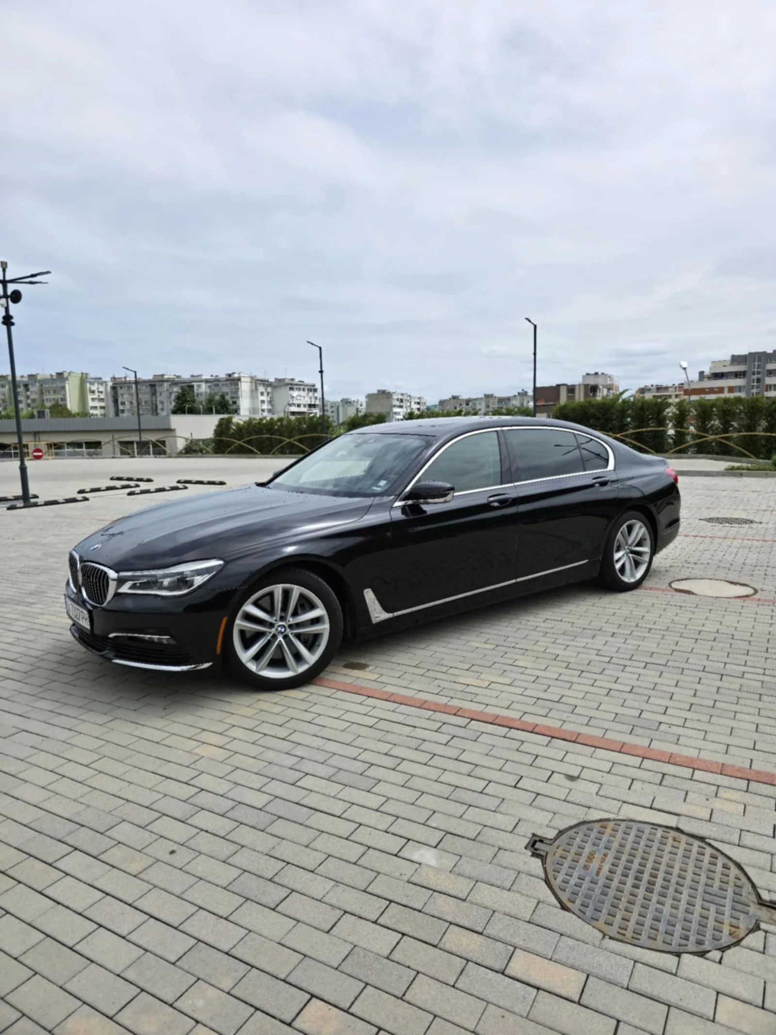 BMW 750  - изображение 2