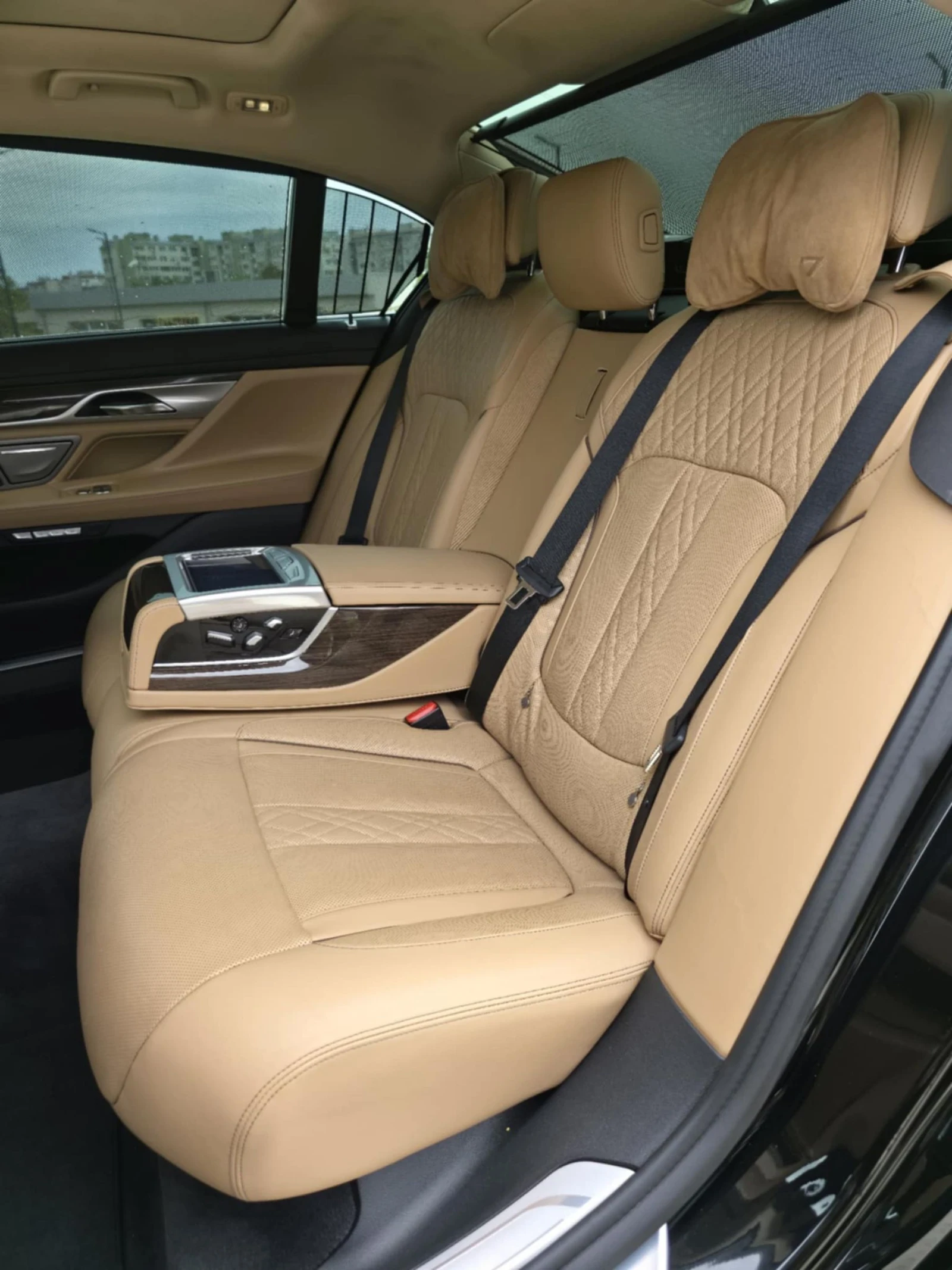BMW 750  - изображение 9