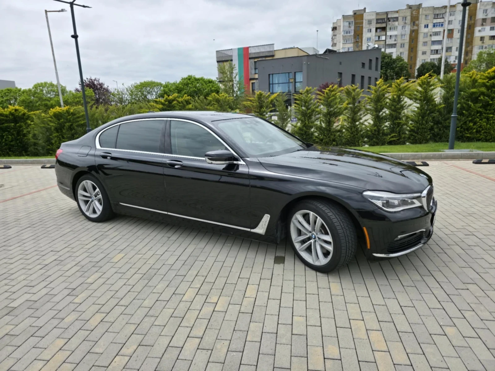 BMW 750  - изображение 6