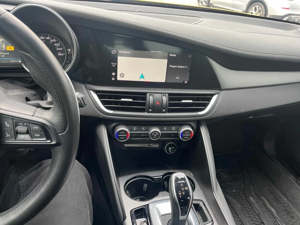 Alfa Romeo Giulia * Veloce * CARFAX * ЦЕНА ДО БГ - изображение 9