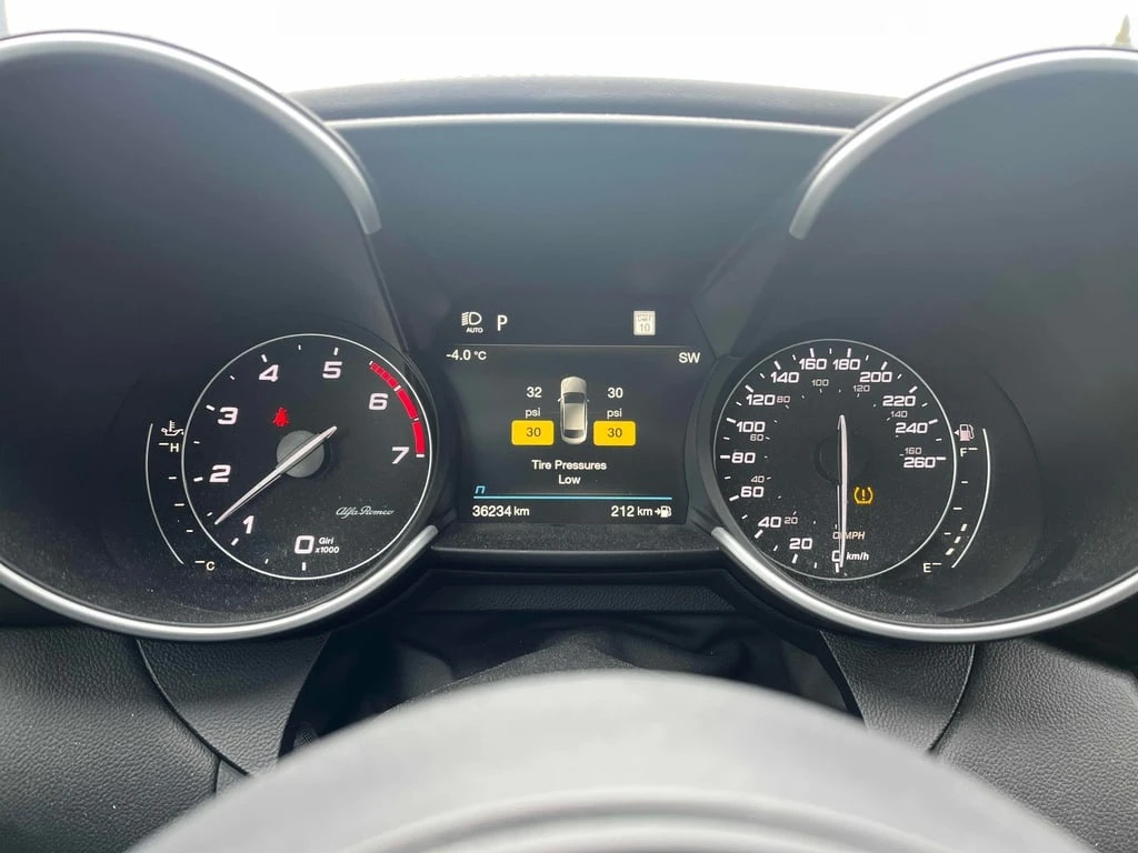 Alfa Romeo Giulia * Veloce * CARFAX * ЦЕНА ДО БГ - изображение 8