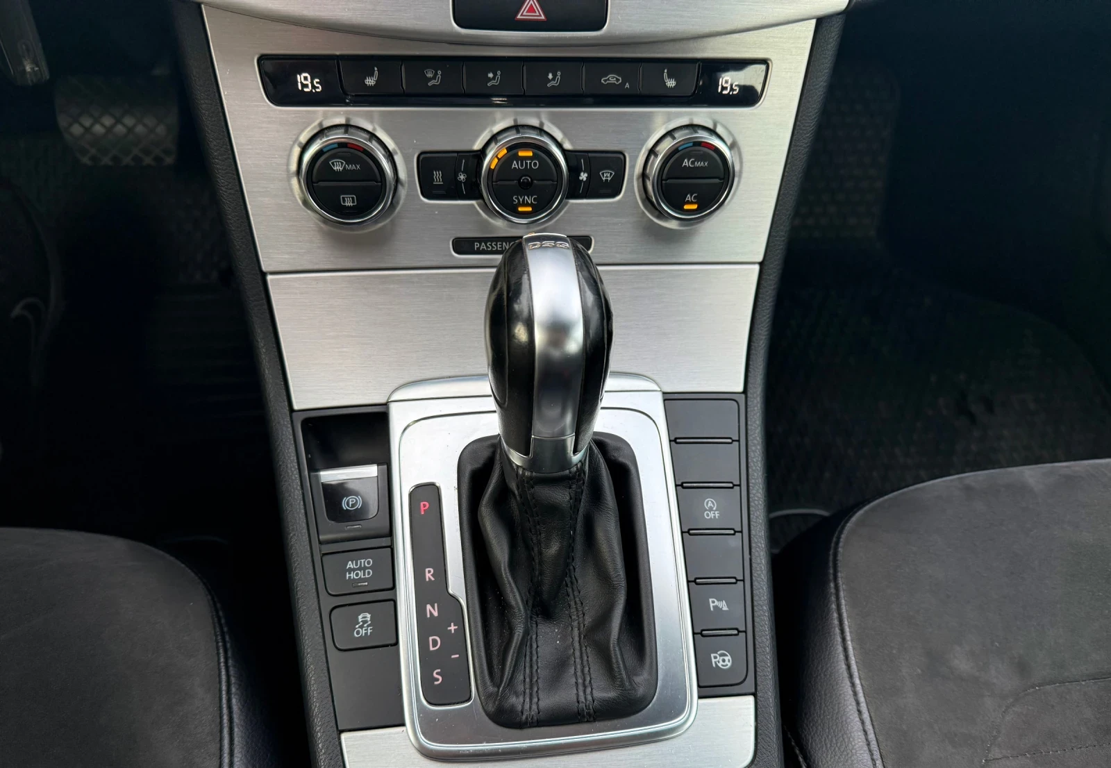 VW Passat LED High-Line , снимка 11 - Автомобили и джипове - 53786648