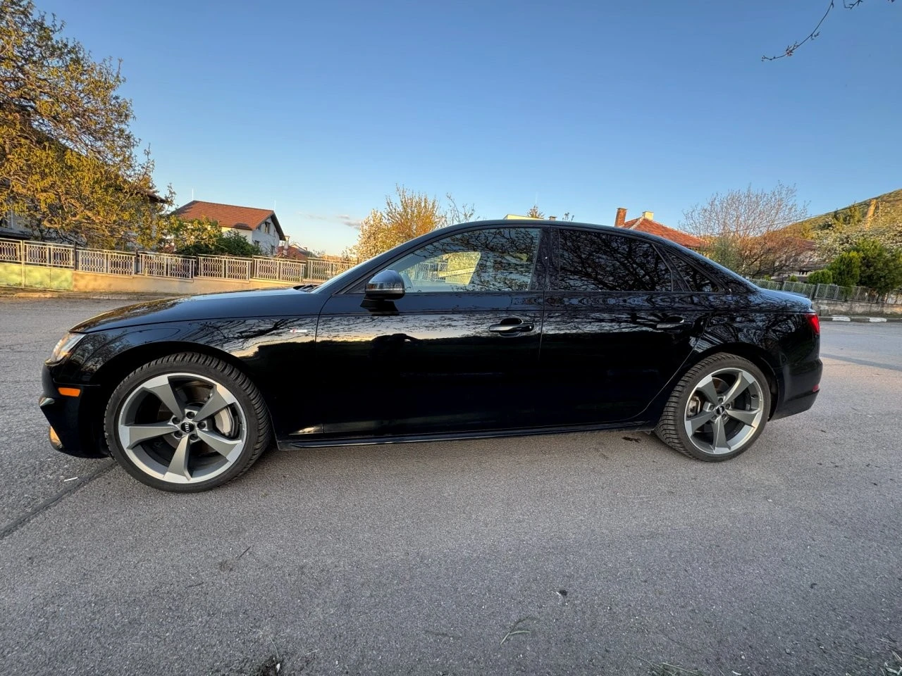 Audi A4 2.0TFSI S-line (Digital Cluster, B&O, Distr), снимка 2 - Автомобили и джипове - 54378058