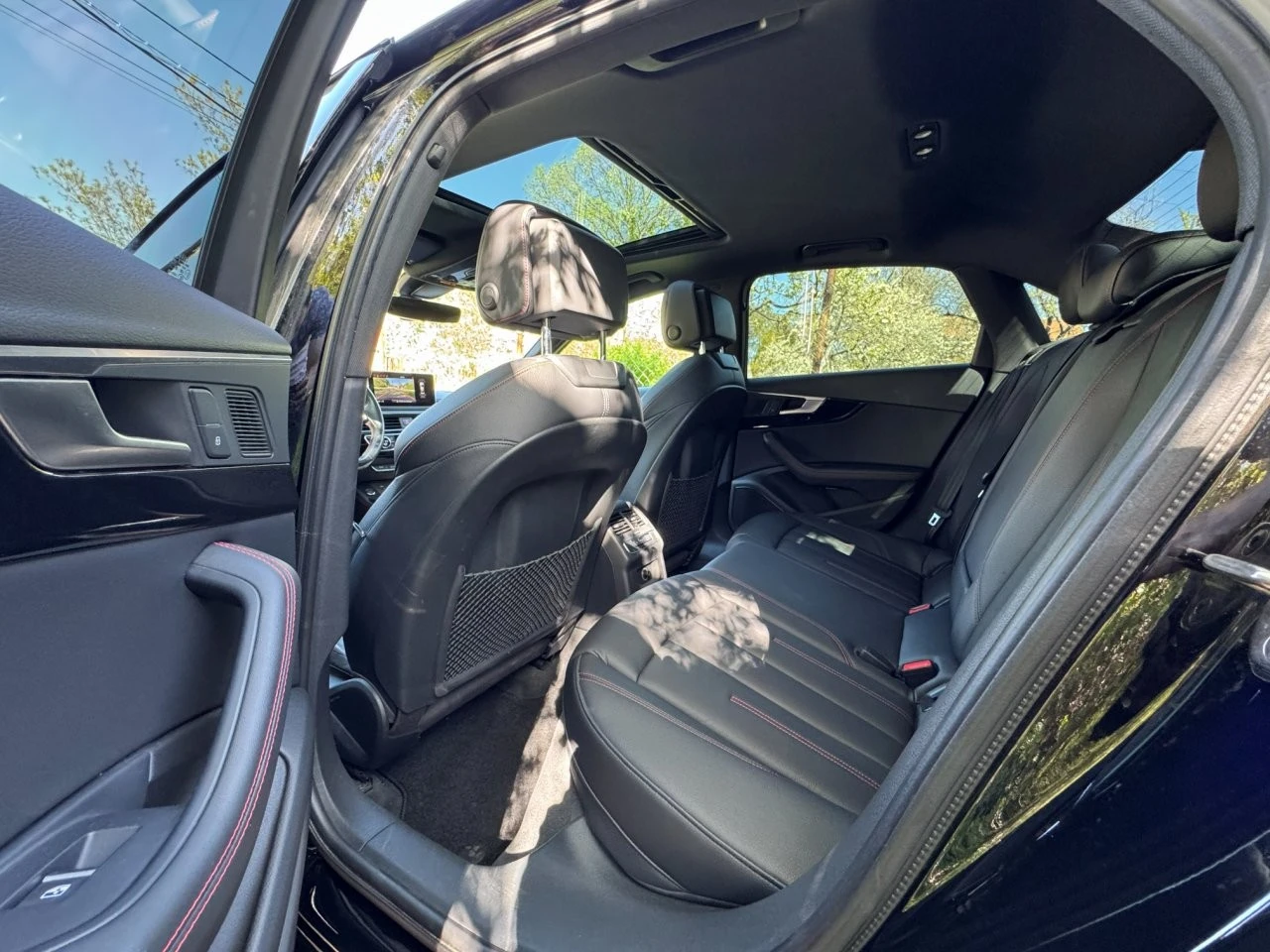 Audi A4 2.0TFSI S-line (Digital Cluster, B&O, Distr), снимка 6 - Автомобили и джипове - 54378058