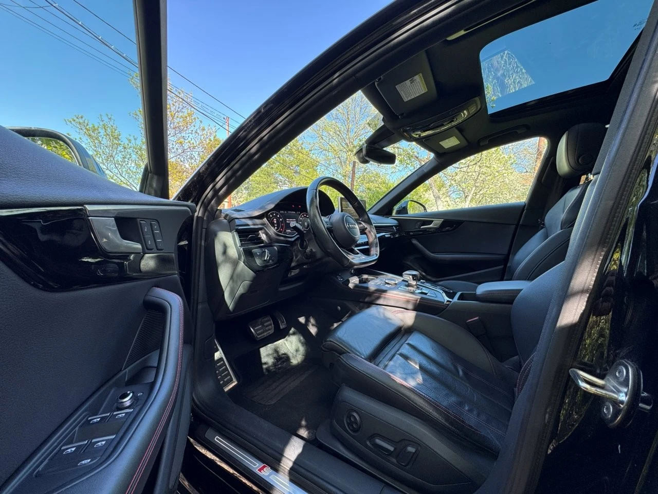 Audi A4 2.0TFSI S-line (Digital Cluster, B&O, Distr), снимка 5 - Автомобили и джипове - 54378058