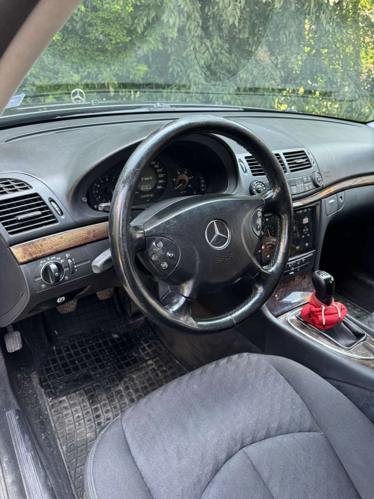 Mercedes-Benz E 220, снимка 5 - Автомобили и джипове - 54799853