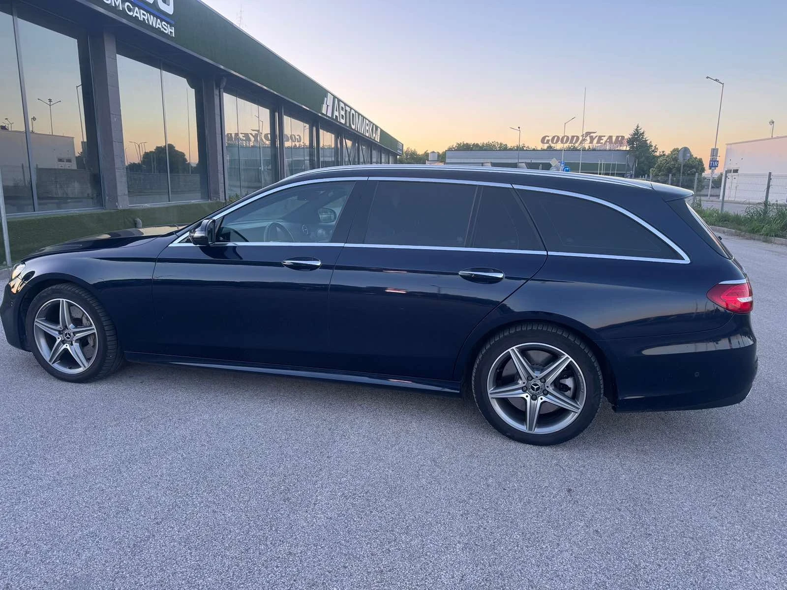Mercedes-Benz E 400, снимка 7 - Автомобили и джипове - 54915851