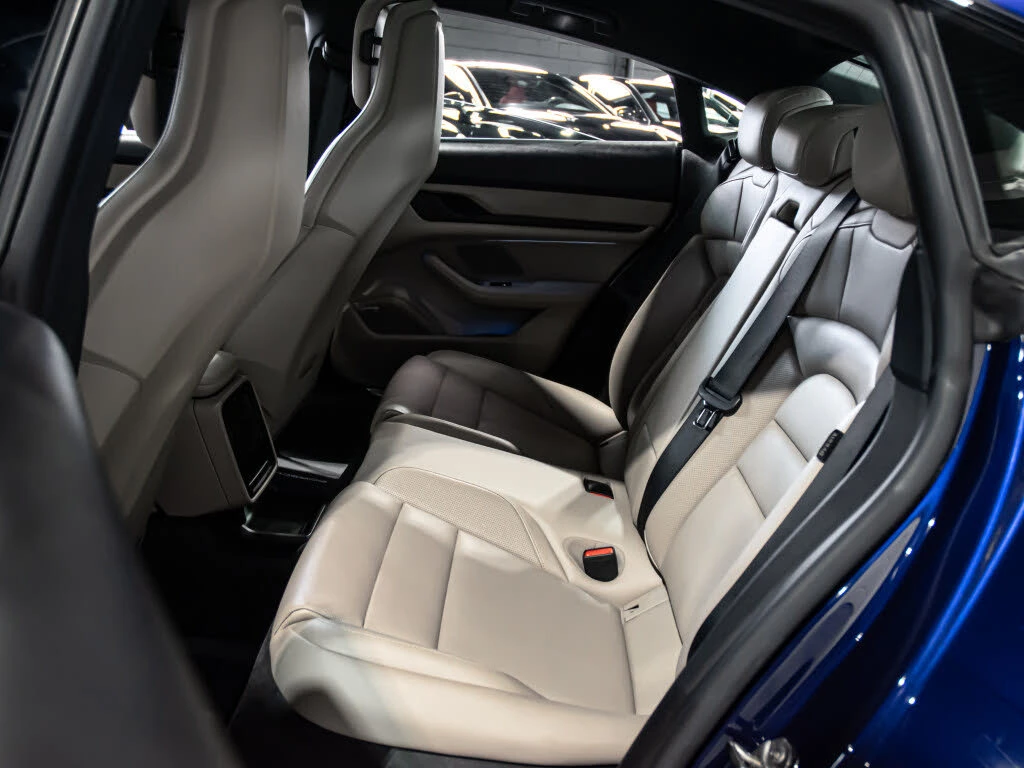 Porsche Taycan 4S* BOSE* DUAL SCREEN* 360 КАМЕРИ* ОБДУХВАНЕ, снимка 14 - Автомобили и джипове - 55259095