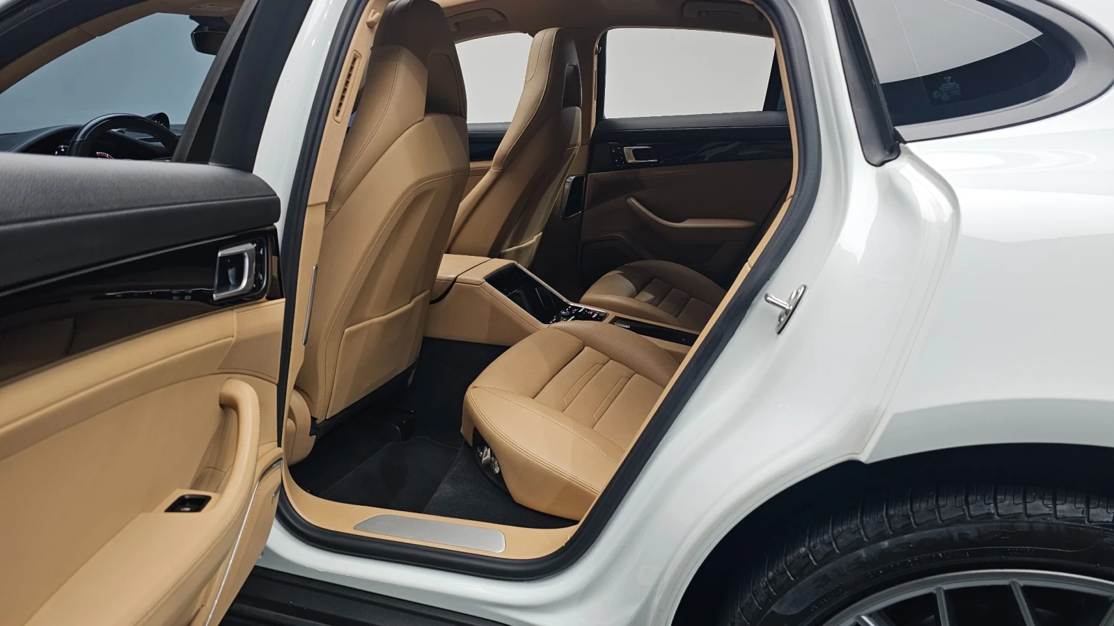 Porsche Panamera 3.0 AWD , снимка 11 - Автомобили и джипове - 55277115