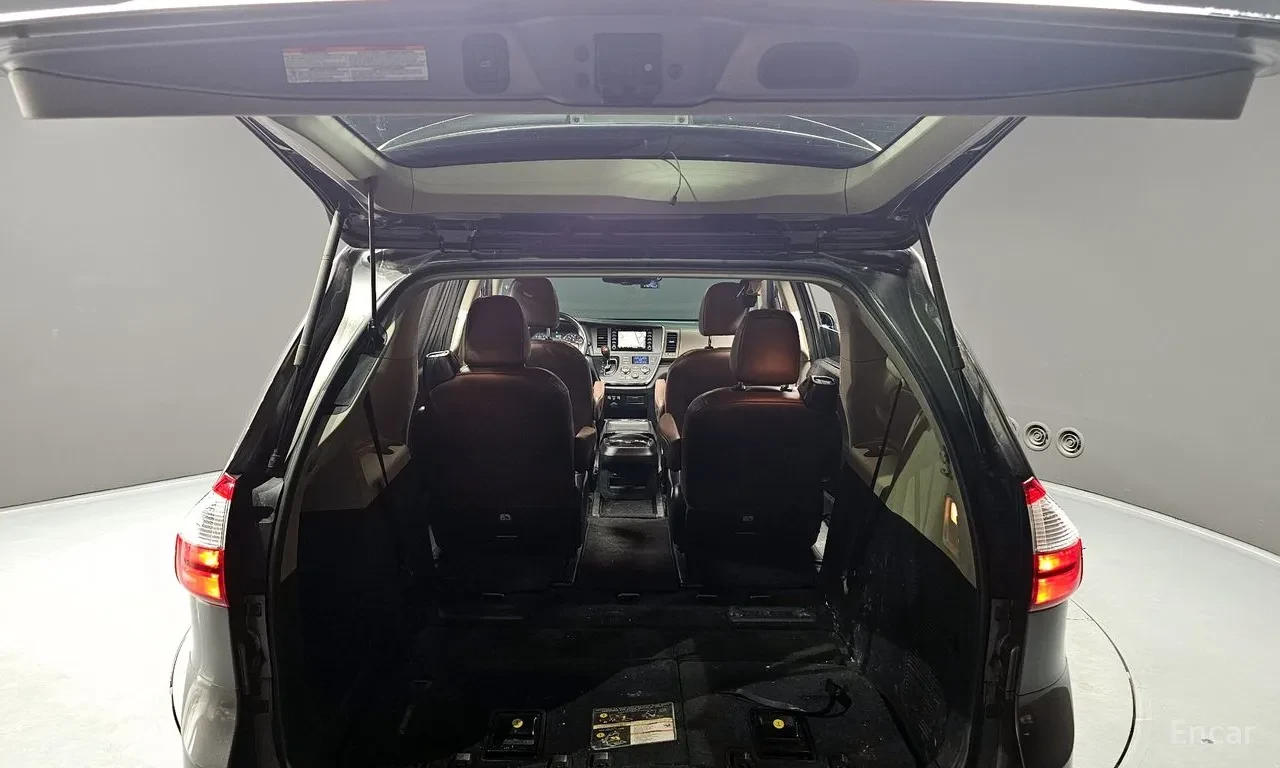 Toyota Sienna 3.5 V6 * LIMITED AWD * 7 МЕСТА * КАФЯВ КОЖЕН САЛОН, снимка 16 - Автомобили и джипове - 55437609