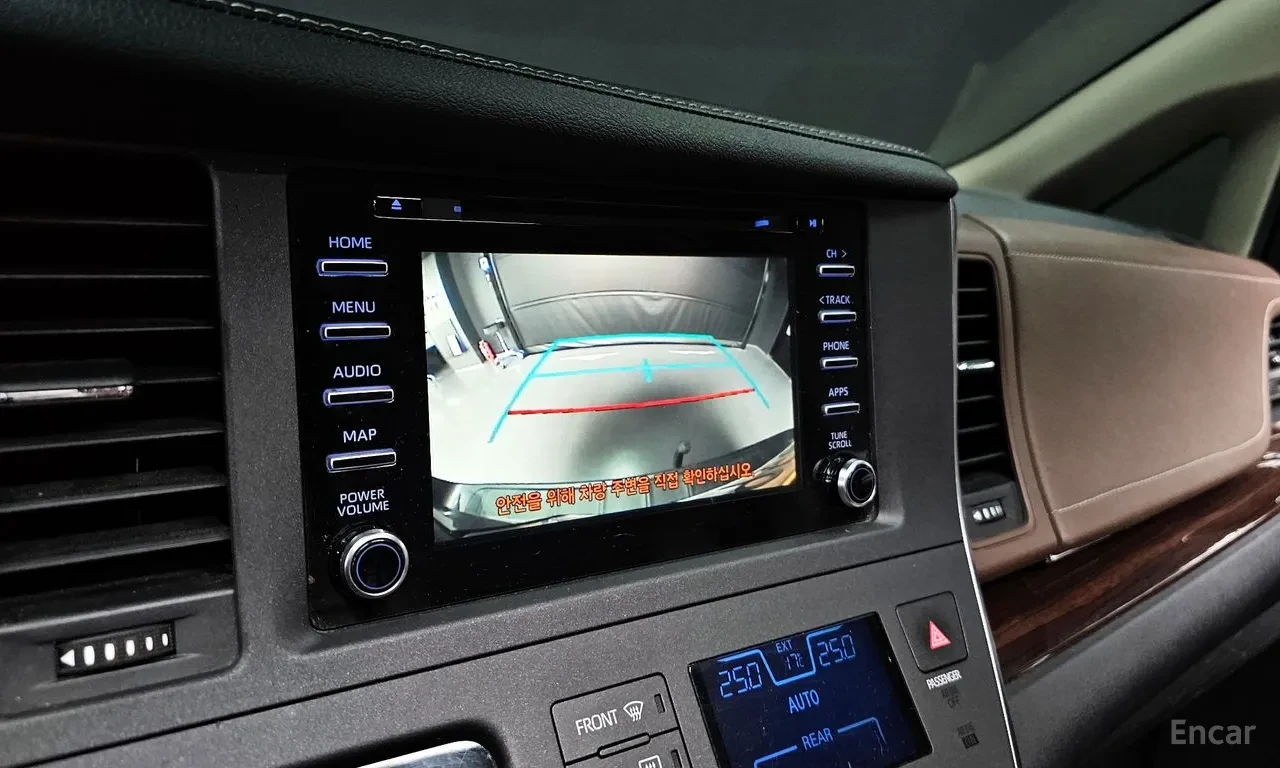 Toyota Sienna 3.5 V6 * LIMITED AWD * 7 МЕСТА * КАФЯВ КОЖЕН САЛОН, снимка 12 - Автомобили и джипове - 55437609