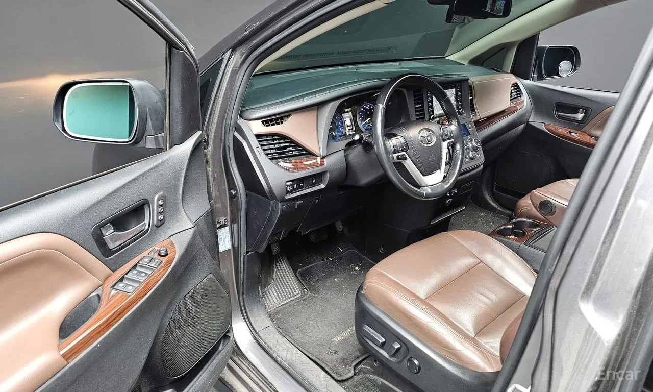 Toyota Sienna 3.5 V6 * LIMITED AWD * 7 МЕСТА * КАФЯВ КОЖЕН САЛОН, снимка 3 - Автомобили и джипове - 55437609