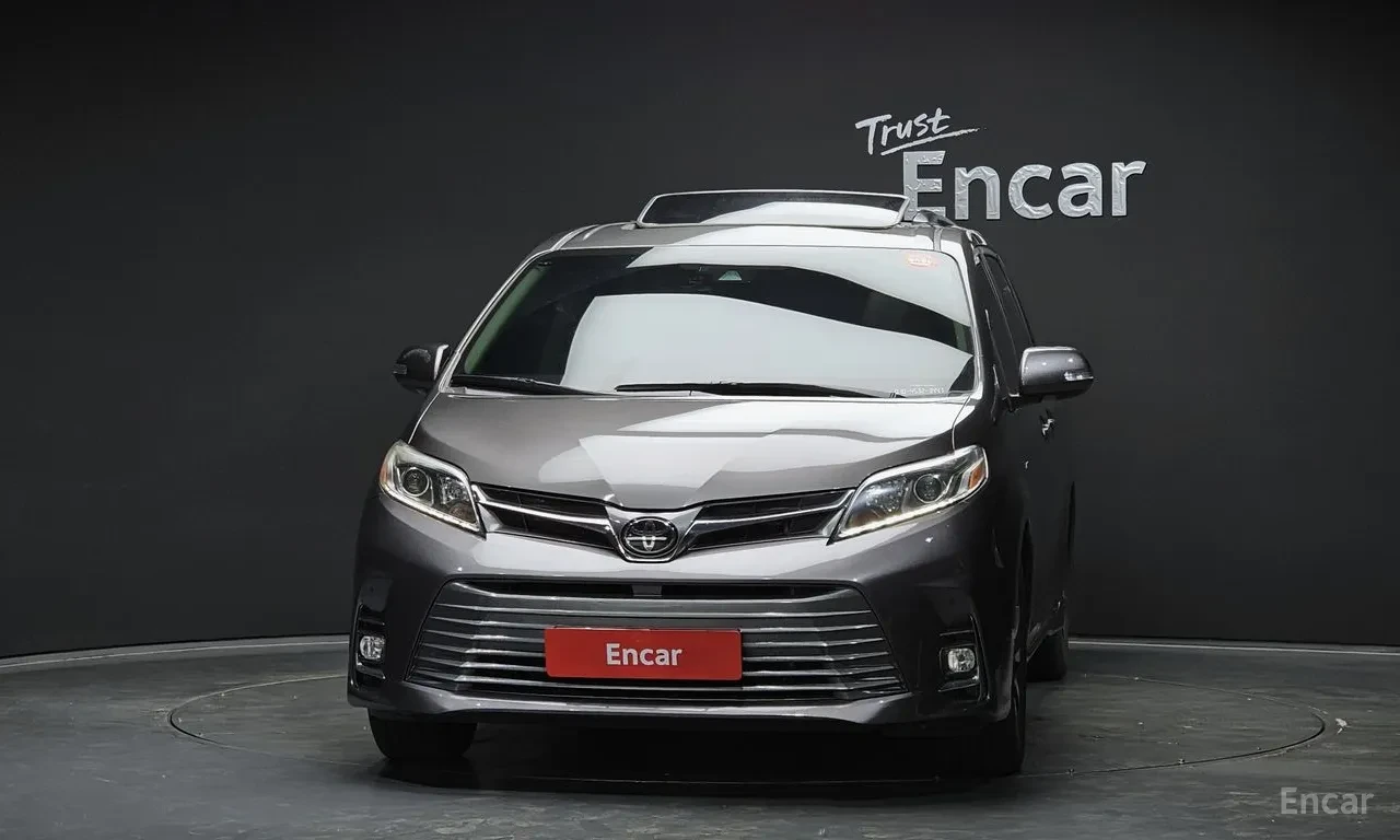Toyota Sienna 3.5 V6 * LIMITED AWD * 7 МЕСТА * КАФЯВ КОЖЕН САЛОН, снимка 2 - Автомобили и джипове - 55437609