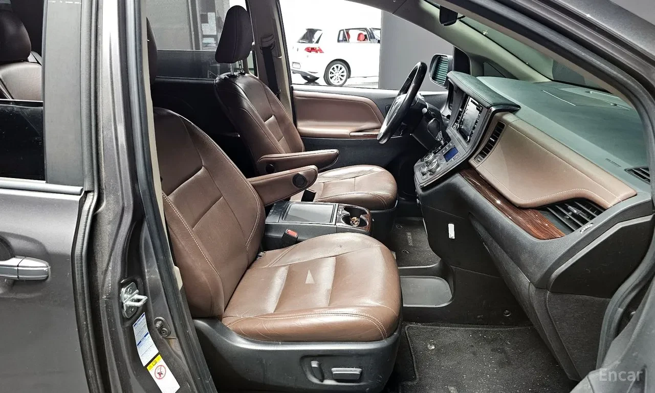 Toyota Sienna 3.5 V6 * LIMITED AWD * 7 МЕСТА * КАФЯВ КОЖЕН САЛОН, снимка 5 - Автомобили и джипове - 55437609