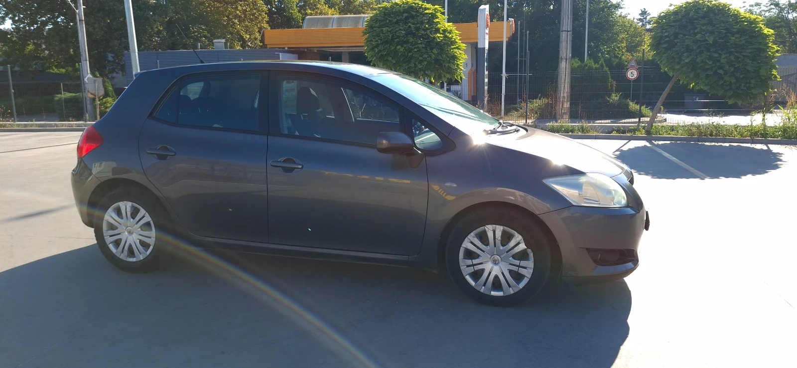 Toyota Auris 1400, снимка 3 - Автомобили и джипове - 55702254