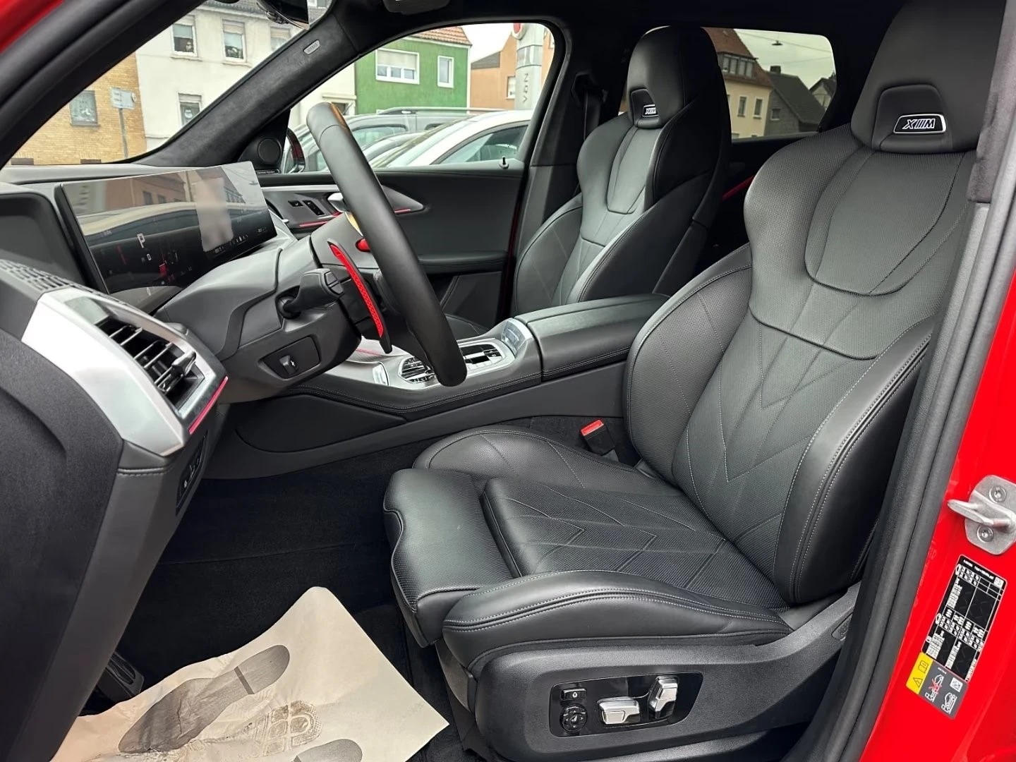 BMW XM 50e xDRIVE/360/HUD/LED/HARMAN KORDON/LASER/PANO, снимка 12 - Автомобили и джипове - 56003166