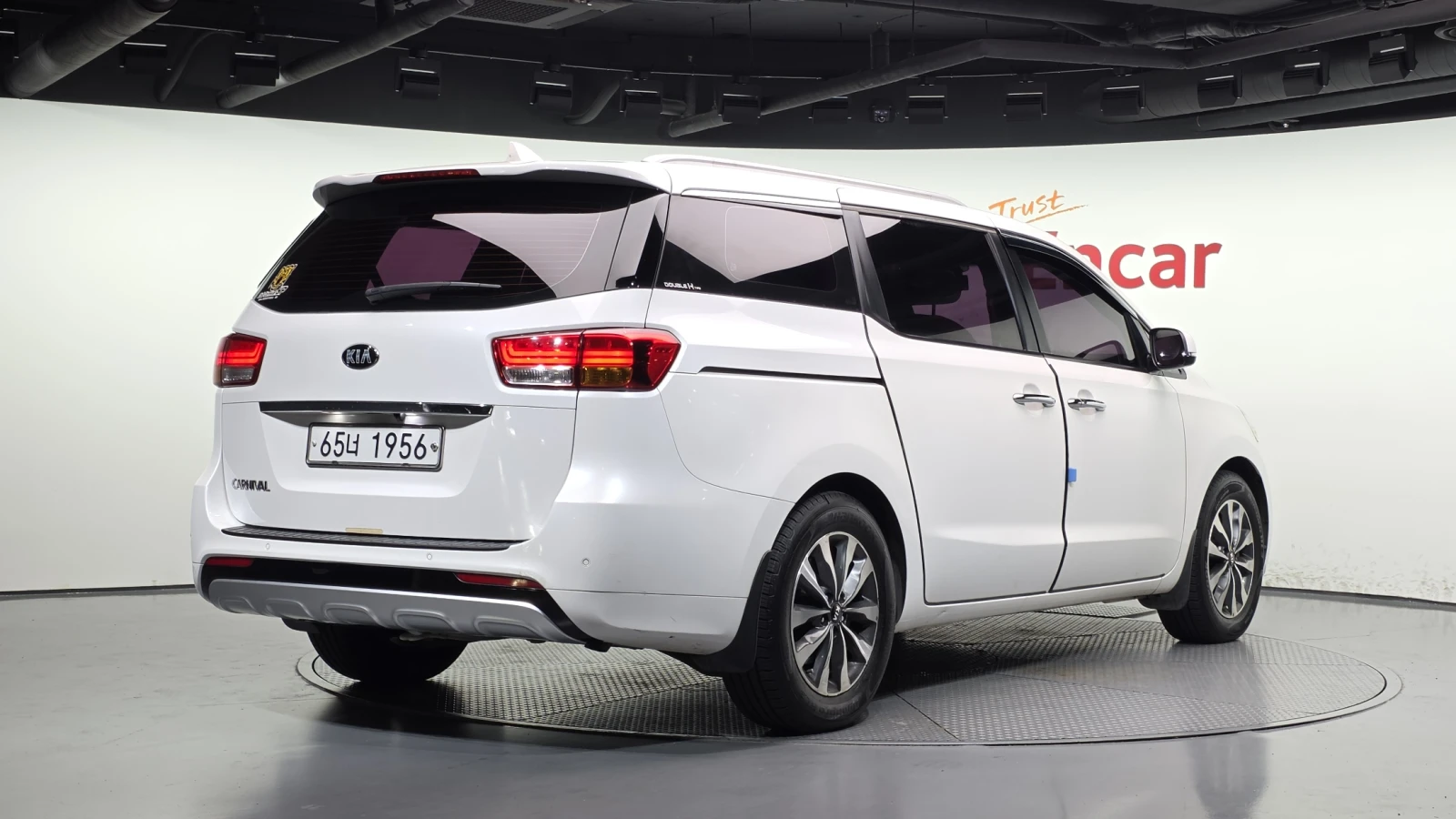 Kia Carnival ������� ����� ������ ����* encareu.com | Mobile.bg � ����������� 2