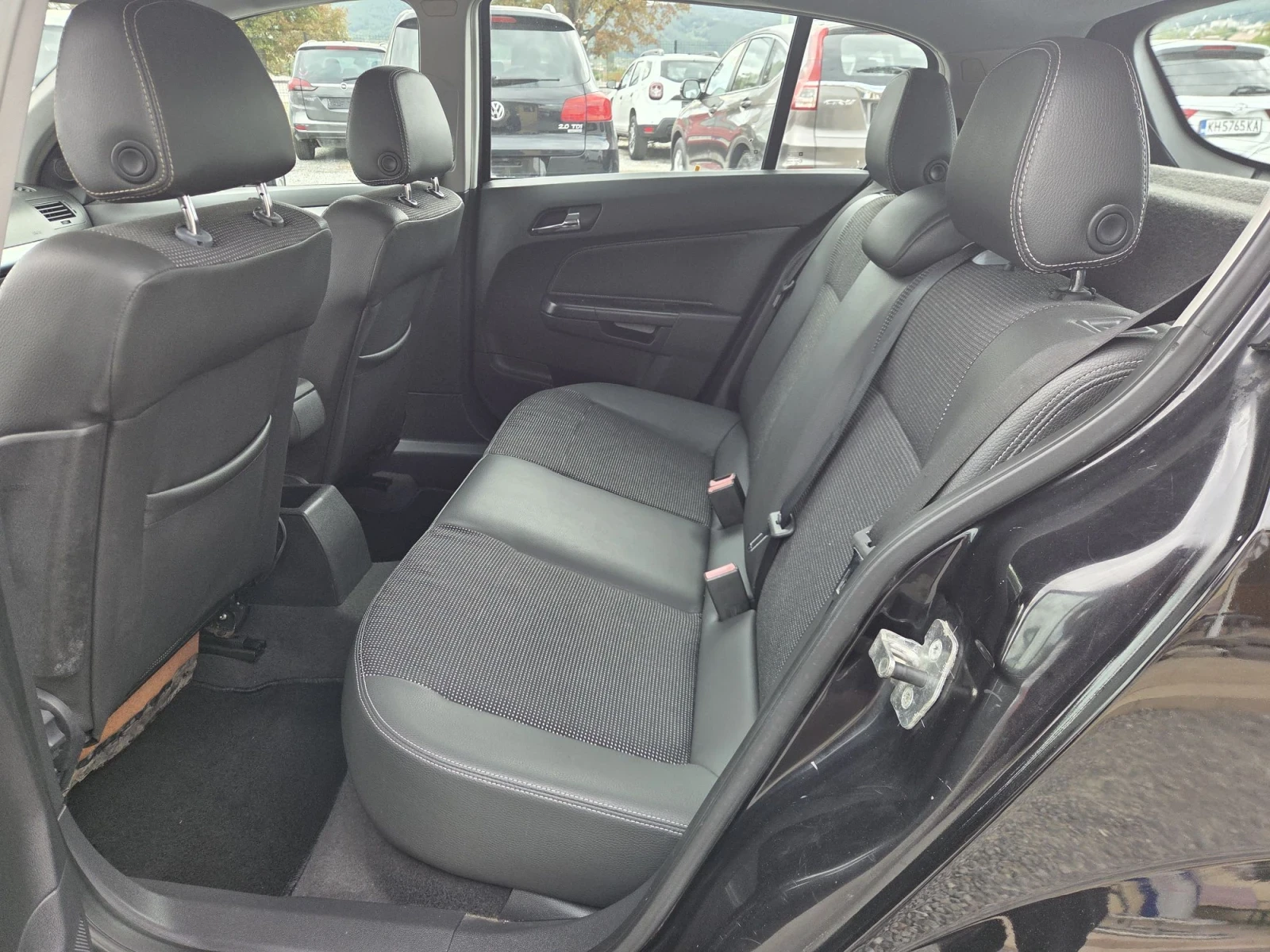 Opel Astra 1.9 cdti  automat, снимка 11 - Автомобили и джипове - 56733323