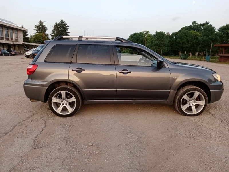 Mitsubishi Outlander 2.0 i FACELIFT, снимка 7 - Автомобили и джипове - 46409748