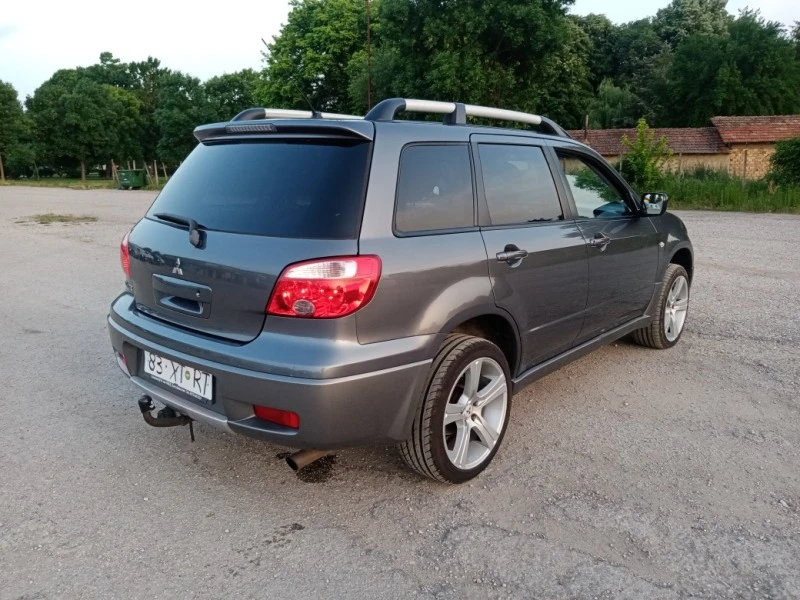 Mitsubishi Outlander 2.0 i FACELIFT, снимка 6 - Автомобили и джипове - 46409748