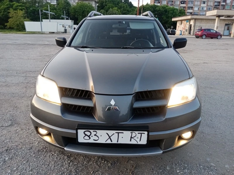 Mitsubishi Outlander 2.0 i FACELIFT, снимка 3 - Автомобили и джипове - 46409748