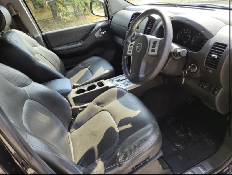 Nissan Navara 2.5d avtomat, снимка 7 - Автомобили и джипове - 47954422