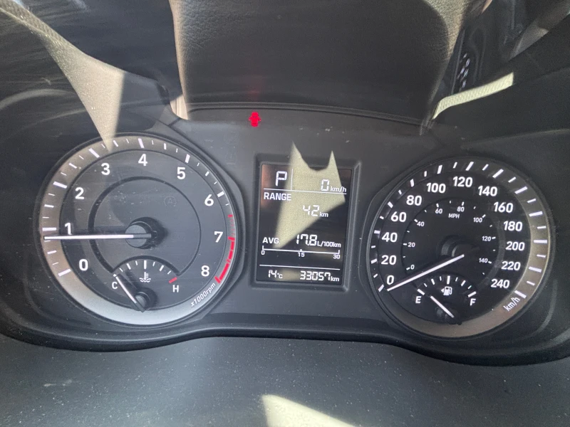 Hyundai Kona 2.0 Бензин Автомат 4x4, снимка 11 - Автомобили и джипове - 52395847