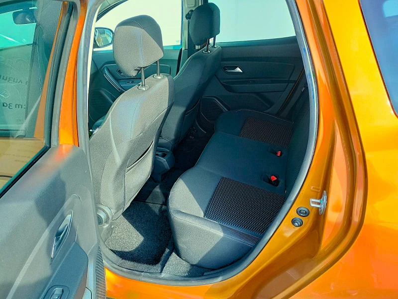 Dacia Duster 1.5 dCi 110 кс 4x4, снимка 6 - Автомобили и джипове - 52718259