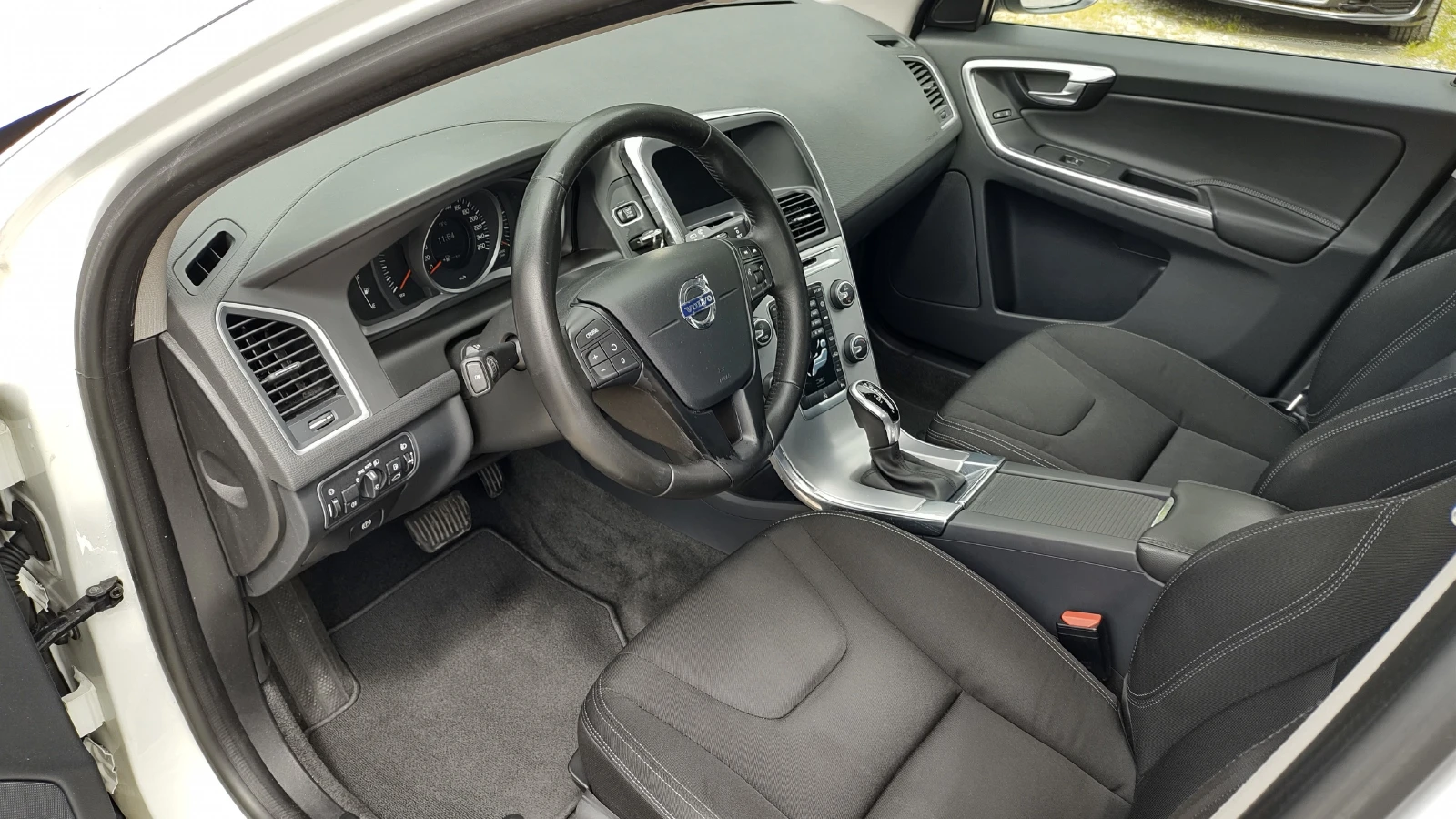 Volvo XC60 OCEAN RACE/LED, снимка 10 - Автомобили и джипове - 54395434