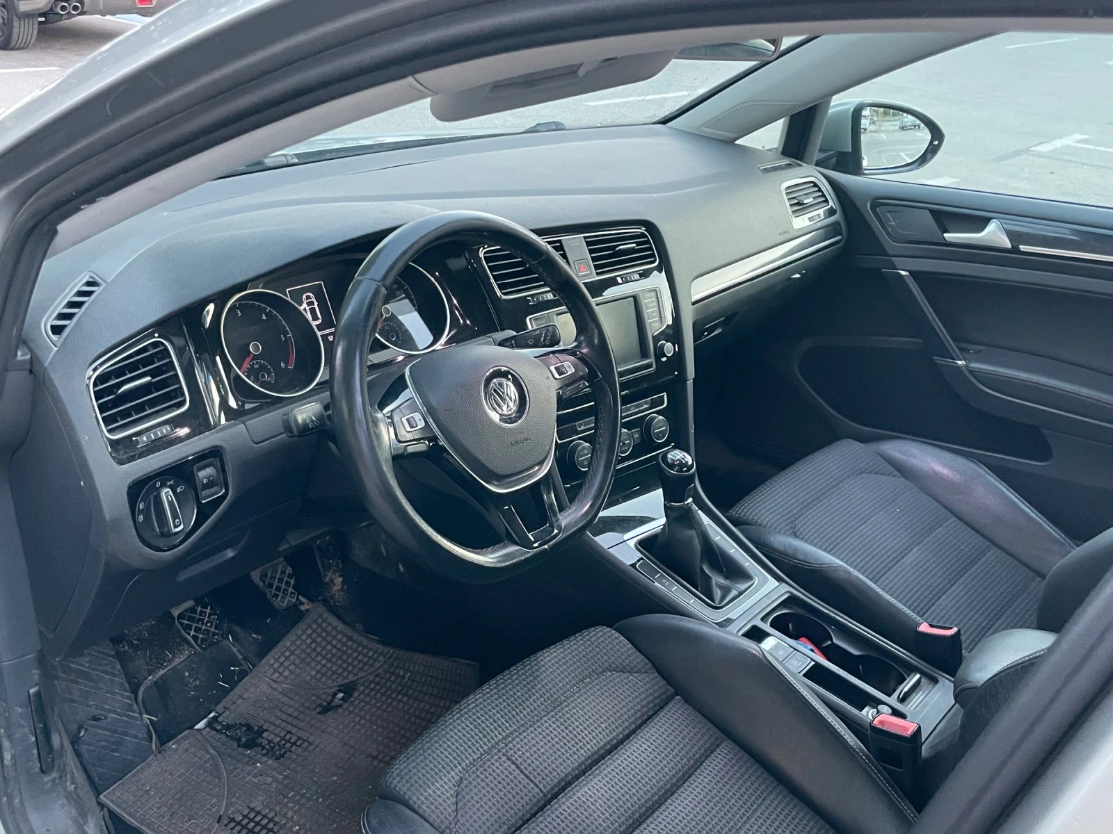 VW Golf 1.6 дизел навигация кожа , снимка 7 - Автомобили и джипове - 55656428