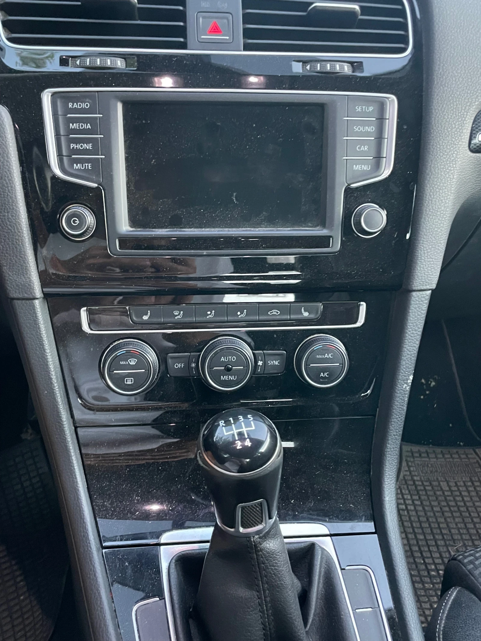 VW Golf 1.6 дизел навигация кожа , снимка 12 - Автомобили и джипове - 55656428