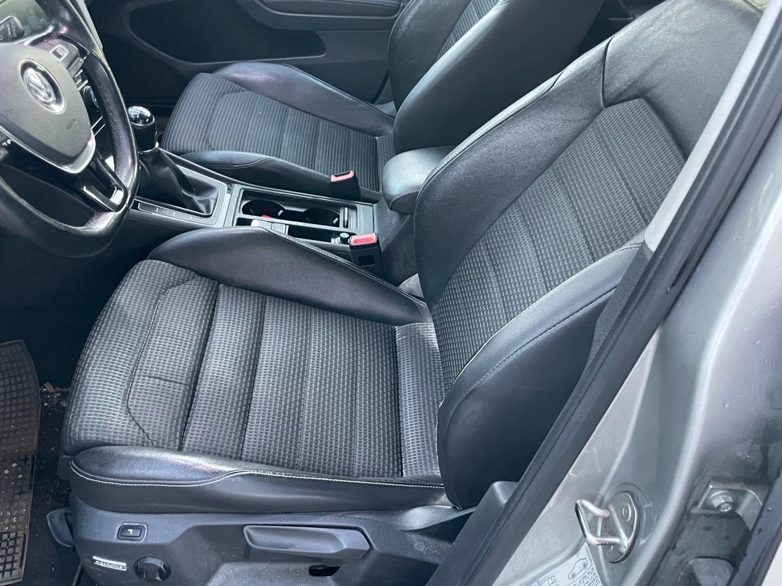 VW Golf 1.6 дизел навигация кожа , снимка 9 - Автомобили и джипове - 55656428