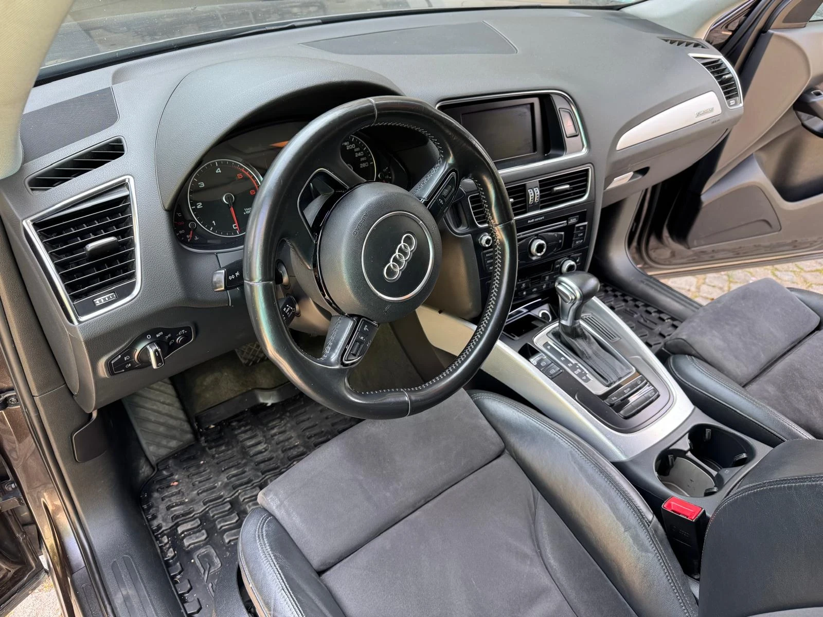 Audi Q5 Първи собственик , снимка 9 - Автомобили и джипове - 55776620