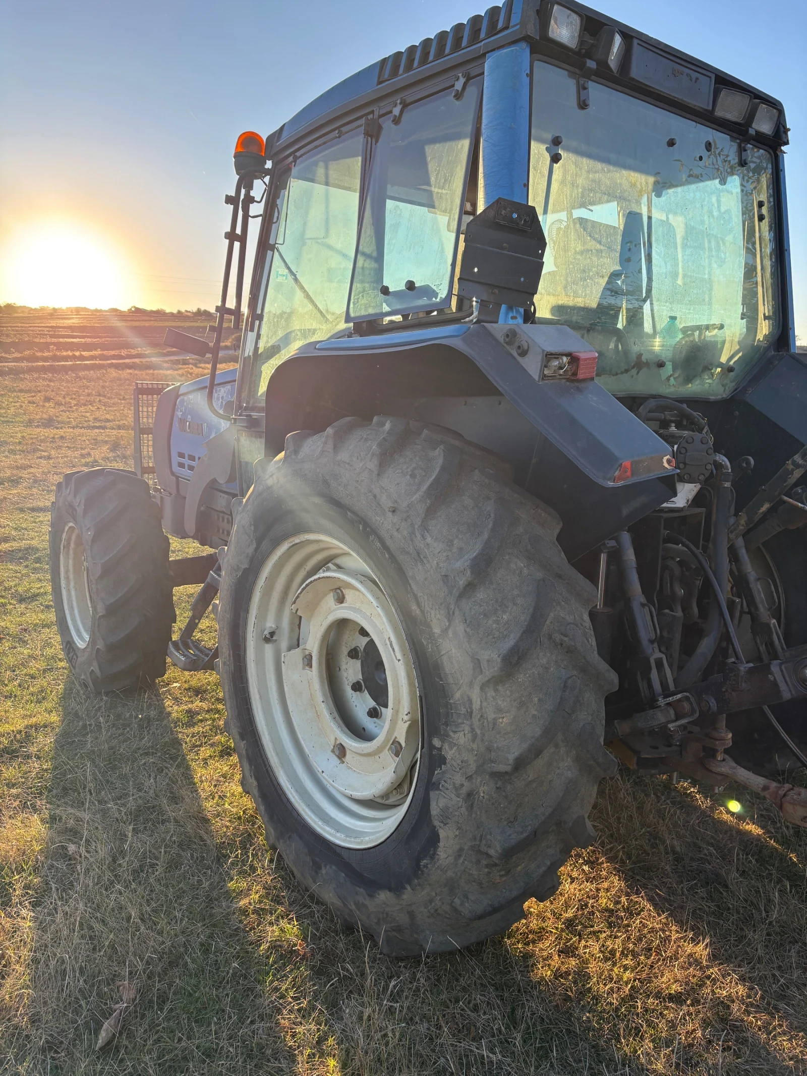 Трактор Valtra 6400, снимка 5 - Селскостопанска техника - 56350170