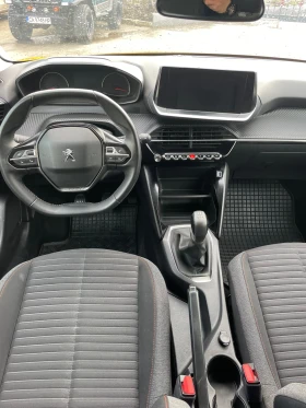 Peugeot 208 1.2i-75 к.с., снимка 10