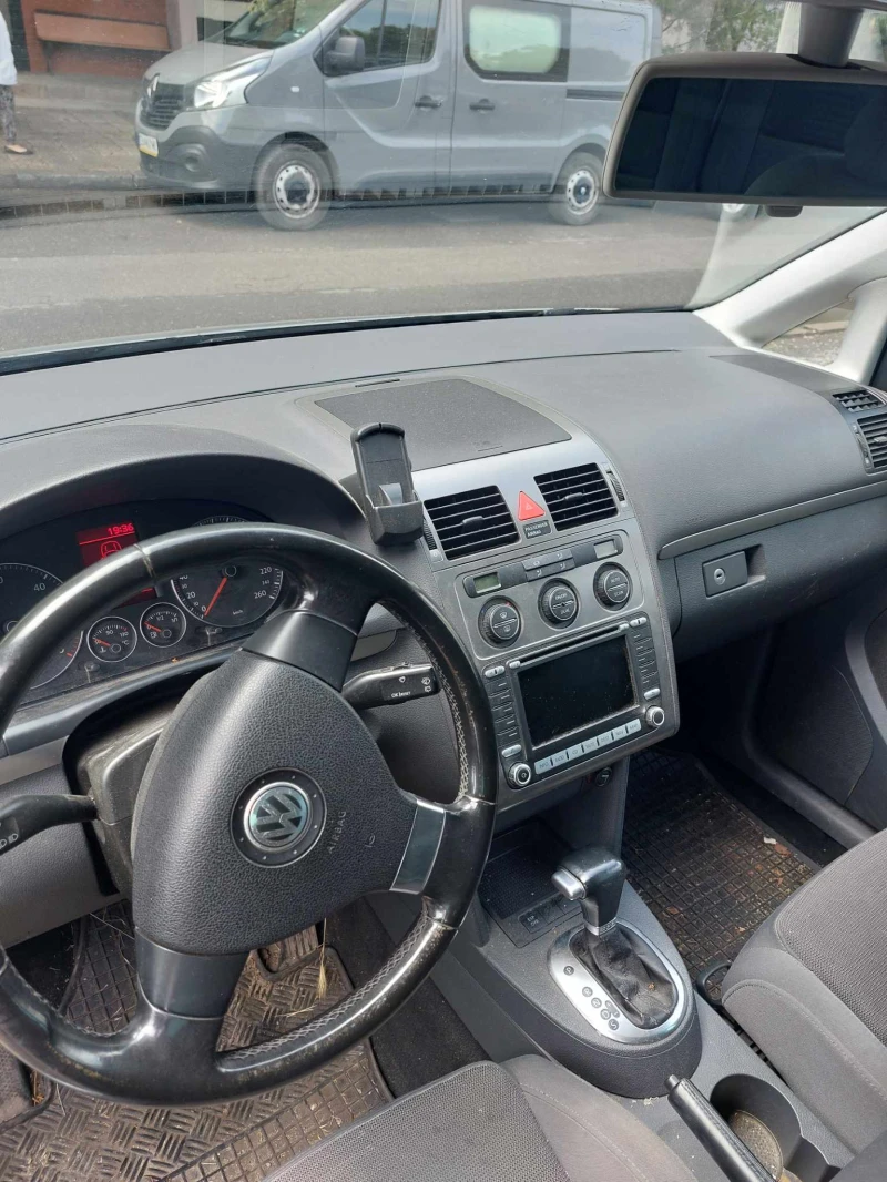 VW Touran, снимка 3 - Автомобили и джипове - 47091253